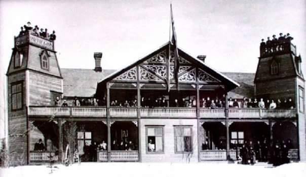 Bredbyns Föreningshus vid invigningen 1901